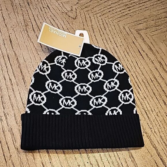 Michael Kors black and white beanie NWT - Picture 6 of 6